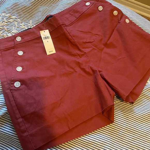 Banana Republic shorts. Never worn. - Picture 1 of 2